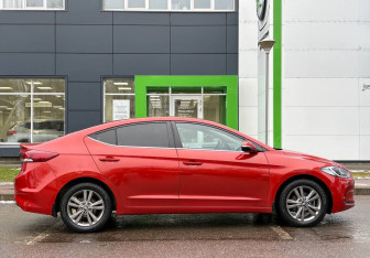 Подержанный автомобиль Hyundai Elantra Sedan 2016 года (4 фото)