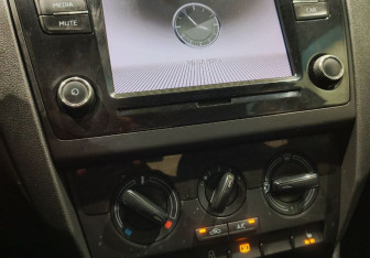 Подержанный автомобиль Skoda Rapid Liftback 2017 года (11 фото)