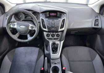 Подержанный автомобиль Ford Focus Hatchback 2011 года (8 фото)