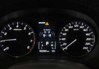 Подержанный автомобиль Mitsubishi Outlander 2021 года (16 фото)