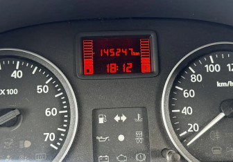 Подержанный автомобиль Renault Logan Sedan 2010 года (12 фото)