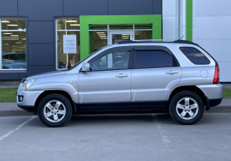 Подержанный автомобиль Kia Sportage 2009 года (8 фото)
