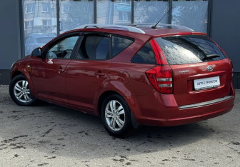 Подержанный автомобиль Kia Ceed Wagon 2009 года (8 фото)