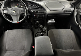 Подержанный автомобиль Chevrolet Niva 2011 года (10 фото)