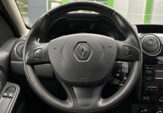 Подержанный автомобиль Renault Duster 2015 года (15 фото)