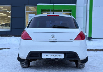 Подержанный автомобиль Peugeot 308 Hatchback 2012 года (6 фото)