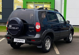 Подержанный автомобиль Chevrolet Niva 2010 года (5 фото)