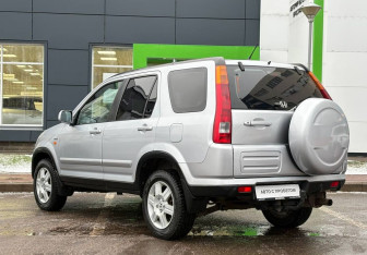 Подержанный автомобиль Honda CR-V 2002 года (7 фото)