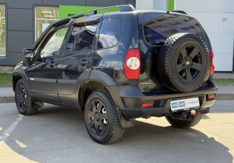 Подержанный автомобиль Chevrolet Niva 2012 года (7 фото)
