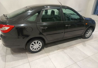 Подержанный автомобиль LADA (ВАЗ) Granta Liftback 2015 года (9 фото)