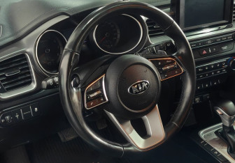 Подержанный автомобиль Kia Ceed Wagon 2019 года (14 фото)