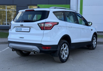 Подержанный автомобиль Ford Kuga 2018 года (5 фото)