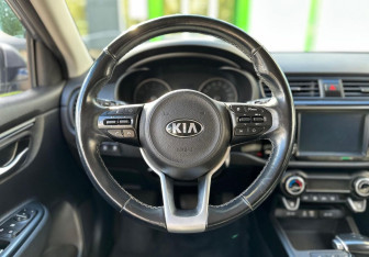 Подержанный автомобиль Kia Rio Hatchback 2017 года (14 фото)