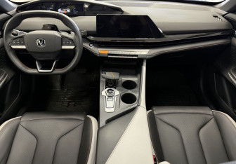 Подержанный автомобиль Changan UNI-V 2024 года (9 фото)