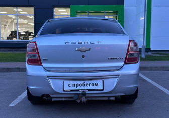 Подержанный автомобиль Chevrolet Cobalt Sedan 2013 года (6 фото)