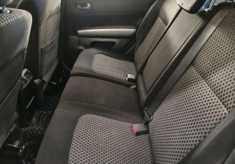 Подержанный автомобиль Nissan X-Trail 2010 года (14 фото)