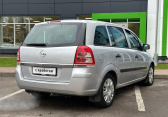 Подержанный автомобиль Opel Zafira Compactvan 2010 года (5 фото)