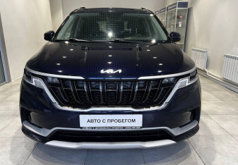 Подержанный автомобиль Kia Carnival 2021 года (2 фото)