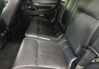 Подержанный автомобиль Mitsubishi Pajero 2008 года (14 фото)