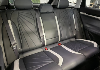 Подержанный автомобиль Geely Atlas 2023 года (11 фото)