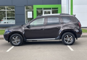 Подержанный автомобиль Renault Duster 2015 года (8 фото)