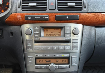 Подержанный автомобиль Toyota Avensis Sedan 2007 года (14 фото)