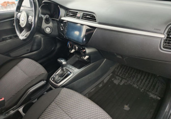 Подержанный автомобиль Kia Rio Sedan 2017 года (12 фото)