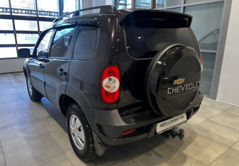 Подержанный автомобиль Chevrolet Niva 2014 года (8 фото)