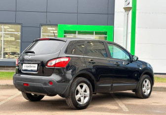 Подержанный автомобиль Nissan Qashqai 2013 года (5 фото)