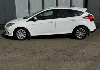 Подержанный автомобиль Ford Focus Hatchback 2014 года (5 фото)