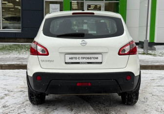 Подержанный автомобиль Nissan Qashqai 2010 года (6 фото)