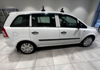 Подержанный автомобиль Opel Zafira Compactvan 2011 года (7 фото)