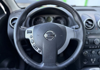 Подержанный автомобиль Nissan Qashqai 2007 года (12 фото)