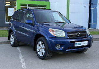 Подержанный автомобиль Toyota RAV4 2003 года (3 фото)