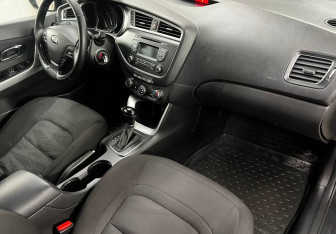 Подержанный автомобиль Kia Ceed Hatchback 2018 года (10 фото)