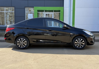 Подержанный автомобиль Hyundai Solaris Sedan 2013 года (4 фото)