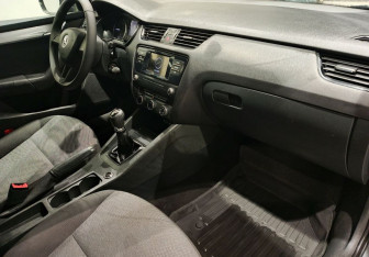 Подержанный автомобиль Skoda Octavia Liftback 2015 года (14 фото)
