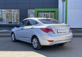 Подержанный автомобиль Hyundai Solaris Sedan 2013 года (7 фото)