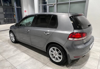 Подержанный автомобиль Volkswagen Golf Hatchback 2012 года (4 фото)