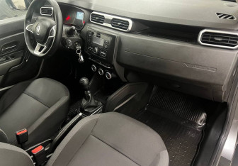 Подержанный автомобиль Renault Duster 2021 года (13 фото)