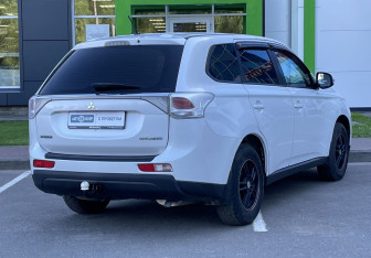 Подержанный автомобиль Mitsubishi Outlander 2013 года (5 фото)