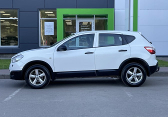 Подержанный автомобиль Nissan Qashqai 2011 года (8 фото)