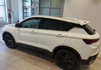 Подержанный автомобиль Geely Coolray 2023 года (4 фото)