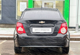 Подержанный автомобиль Chevrolet Aveo Sedan 2013 года (6 фото)