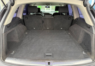 Подержанный автомобиль Audi Q7 2015 года (18 фото)