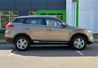 Подержанный автомобиль Geely Atlas 2019 года (4 фото)