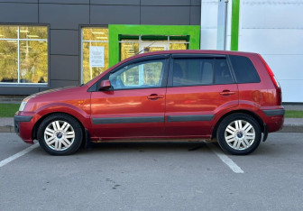 Подержанный автомобиль Ford Fusion 2006 года (8 фото)