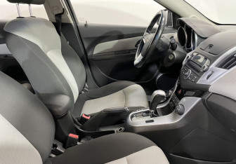 Подержанный автомобиль Chevrolet Cruze Sedan 2013 года (9 фото)