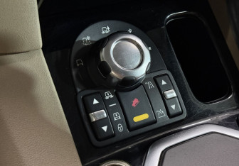 Подержанный автомобиль Land Rover Discovery 2010 года (14 фото)