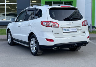 Подержанный автомобиль Hyundai Santa Fe 2011 года (8 фото)
